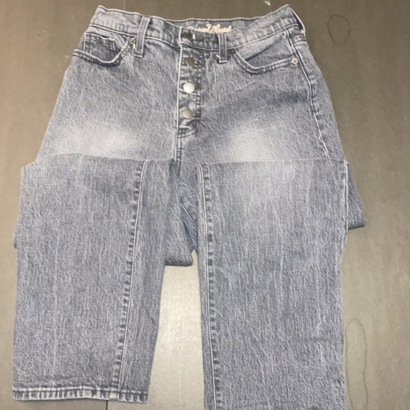 Universal Thread Vintage Straight Wash Out Gray 2/26 Jeans - Picture 4 of 7